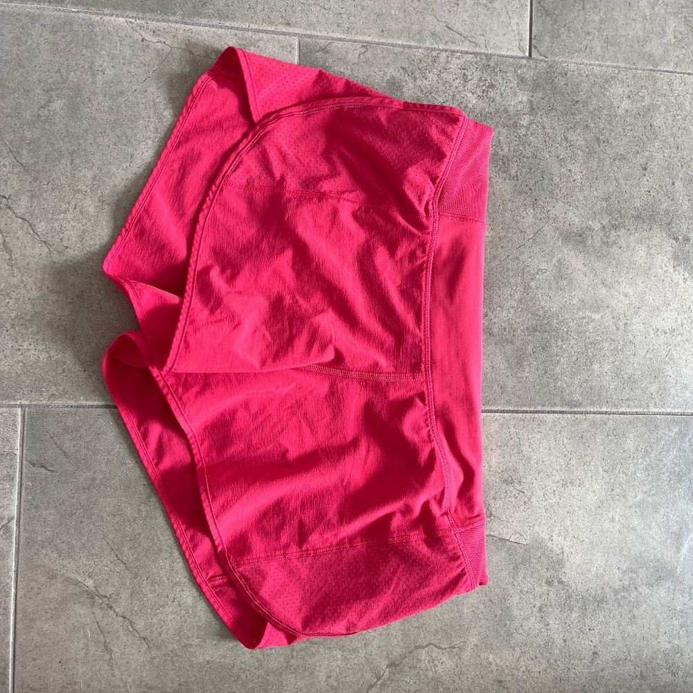 LULULEMON SPEED UP RED SHORTS SIZE 4 2.5”